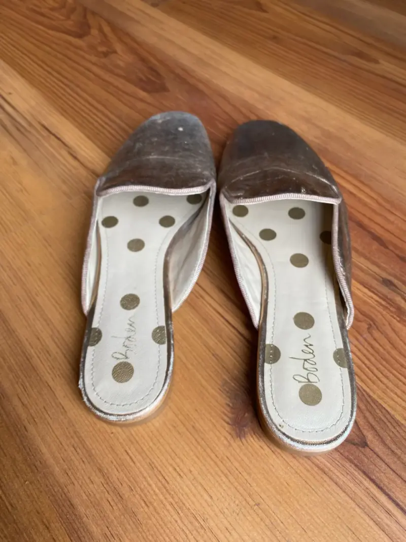 Mules dorados de cuero Boden para mujer - 6