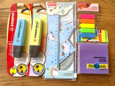 Set de escritorio con destacadores y reglas - miniatura 1