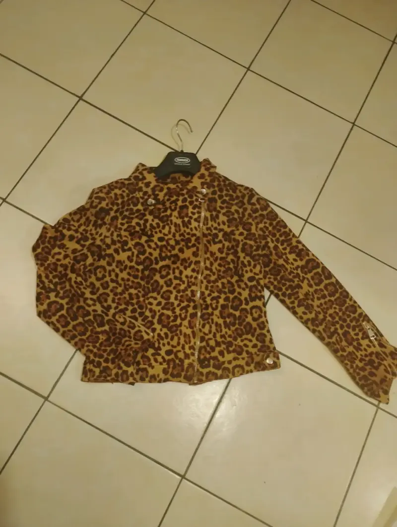 Chaqueta de mujer con estampado animal print - 2