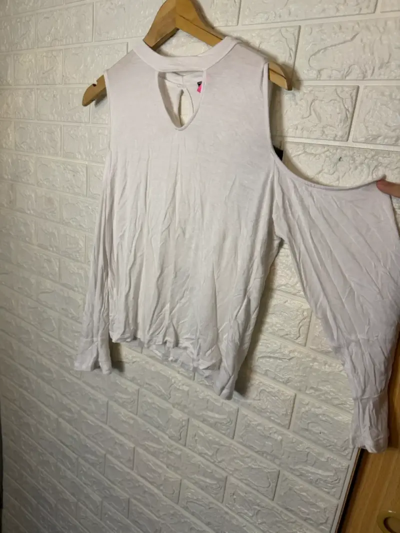 Polera blanca con hombros descubiertos Rolly Go - 2