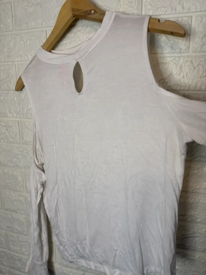 Polera blanca con hombros descubiertos Rolly Go - 4