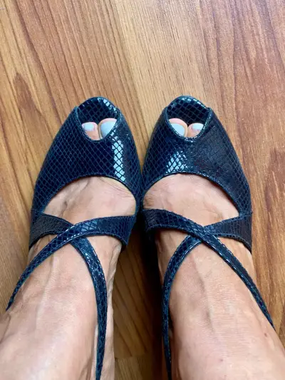 Zapatos de tacón alto con diseño de piel de serpi - miniatura 3