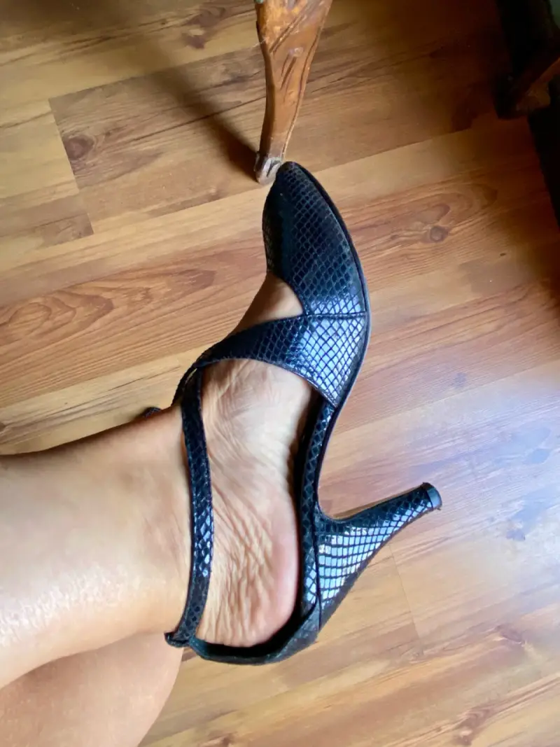 Zapatos de tacón alto con diseño de piel de serpi - 4