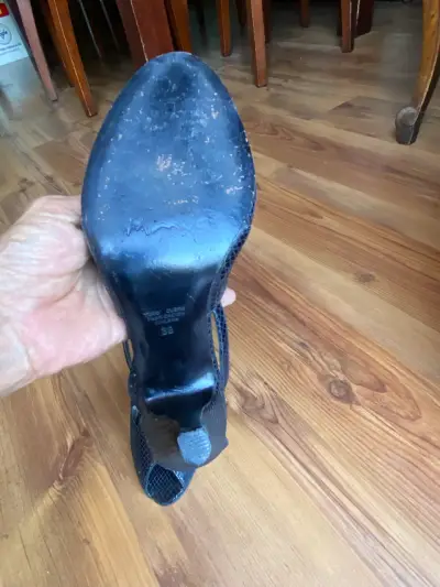 Zapatos de tacón alto con diseño de piel de serpi - miniatura 5