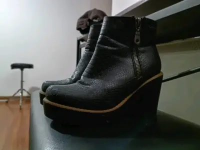 Botines negros con plataforma y cierre late - miniatura 1