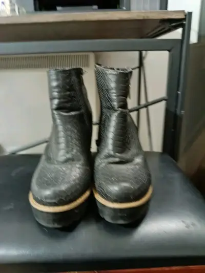 Botines negros con plataforma y cierre late - miniatura 3