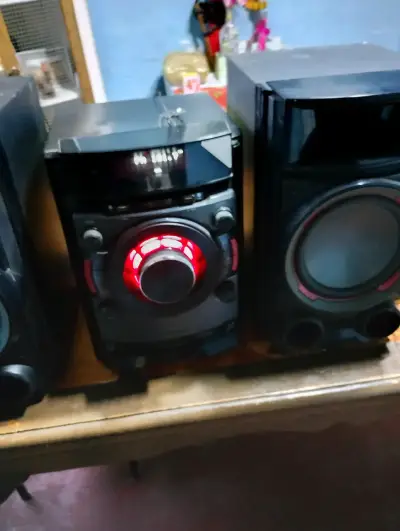 Sistema de sonido con parlantes potentes - miniatura 2