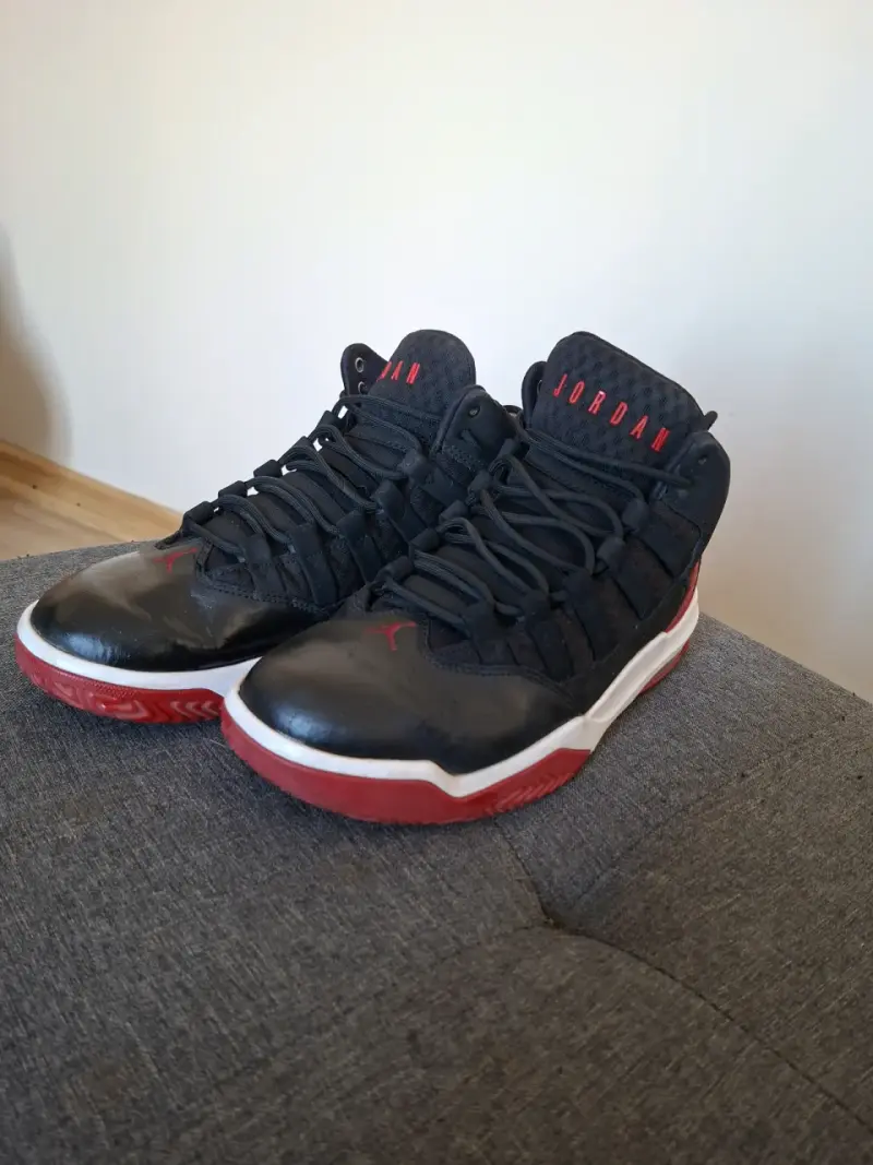 Zapatillas deportivas Jordan negras y rojas - 3