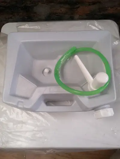 Lavamanos portátil de plástico con bomba manual - miniatura 2