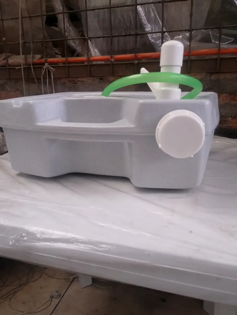 Lavamanos portátil de plástico con bomba manual - 3
