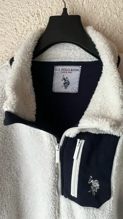 Chaqueta polar blanca U.S. Polo Assn con bolsillo - miniatura 2