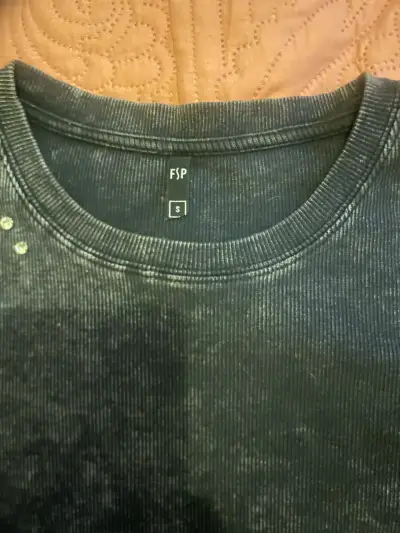 Polera manga larga con detalles brillantes - miniatura 3