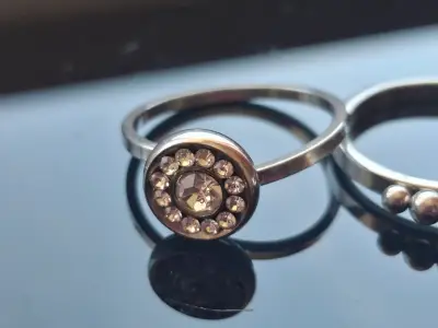 Set de anillos de plata con piedras brillantes - miniatura 3