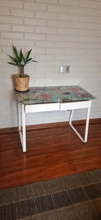 Escritorio con cubierta floral de vidrio - miniatura 2