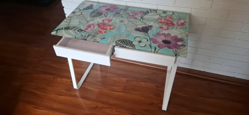 Escritorio con cubierta floral de vidrio - 3