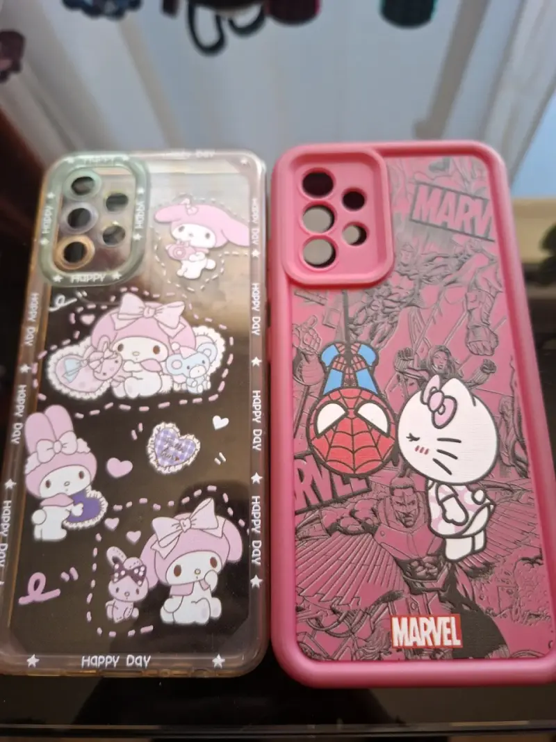 Fundas para celular con diseño Marverl y sanción.