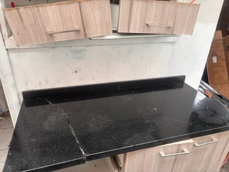 Mueble de cocina con encimera de granito y lavaplatos - 5