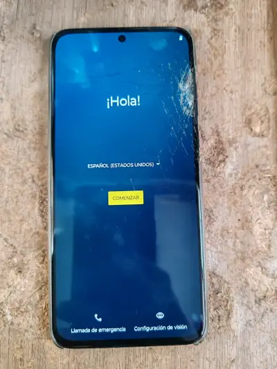 Smartphone con pantalla dañada para repuestos - miniatura 1