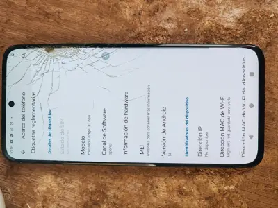 Smartphone con pantalla dañada para repuestos - miniatura 4