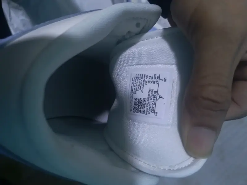 Zapatillas Nike Air Jordan blancas y celestes - 3