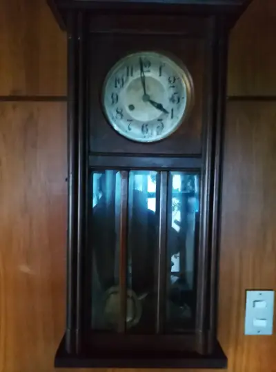 Reloj de pared antiguo de madera - miniatura 1