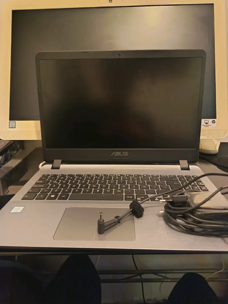 Laptop ASUS con pantalla de 15 pulgadas - 2