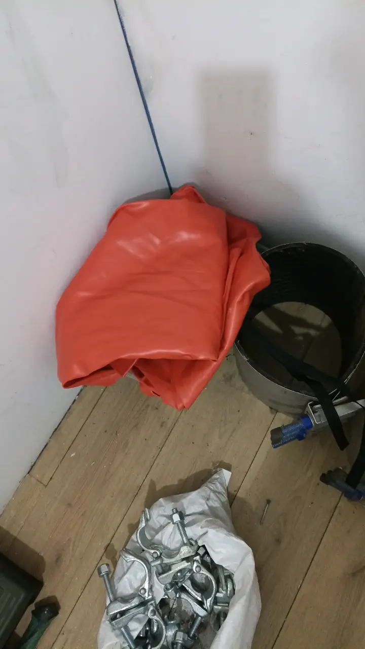 Traje impermeable naranja para lluvia - 2