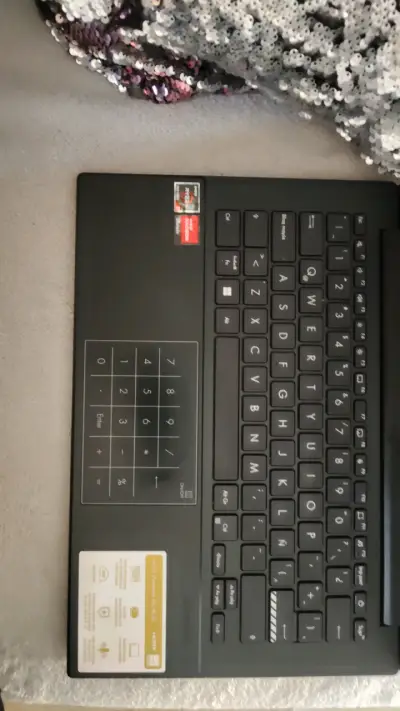 Notebook ASUS VivoBook con teclado numérico - miniatura 2