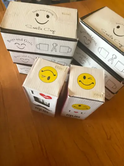 Set de tazas Smile Cup con diseño emoticonos - miniatura 1