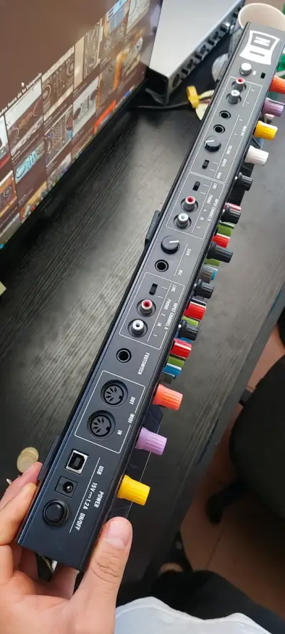 Controlador Traktor Kontrol S4 mk2 con flight case - miniatura 4