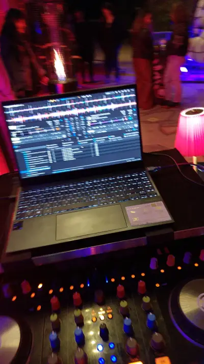 Controlador Traktor Kontrol S4 mk2 con flight case - miniatura 6