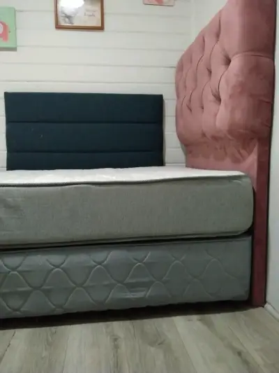 Cama de 1,5plazas con colchón y respaldo acolchado - miniatura 1