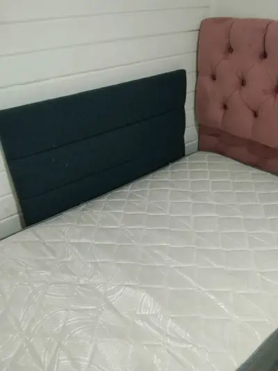 Cama de 1,5plazas con colchón y respaldo acolchado - miniatura 3