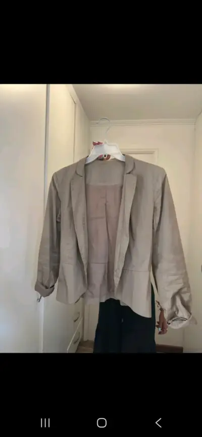 Blazer beige para mujer en buen estado - miniatura 1
