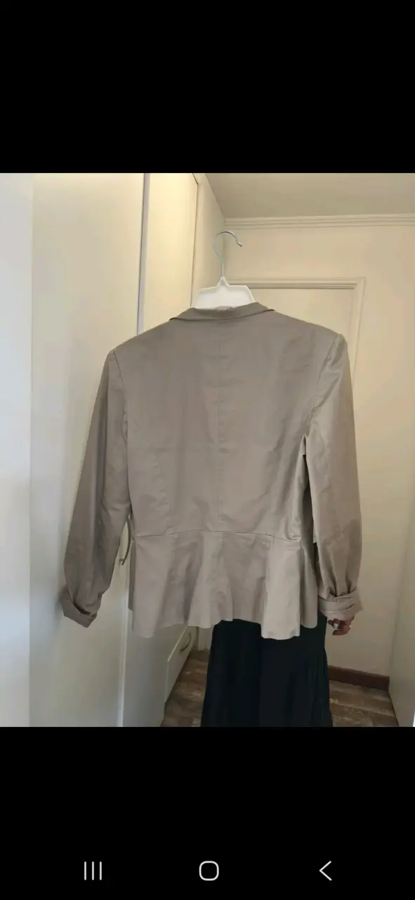 Blazer beige para mujer en buen estado - 2
