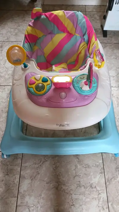 Andador para bebé Infanti con juguetes interactivos - miniatura 1