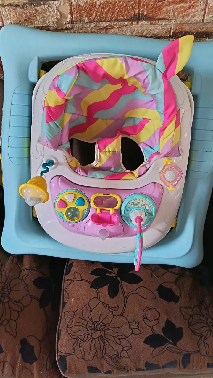 Andador para bebé Infanti con juguetes interactivos - 2
