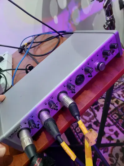 Interfaz de Audio Tascam Series 208i - miniatura 2