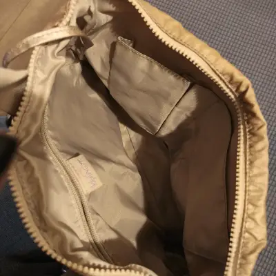 Bolso Kipling dorado con múltiples bolsillos - miniatura 2