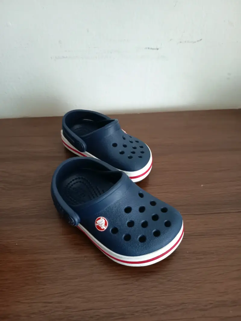 Zuecos para niños azul marino con diseño cómodo - 2