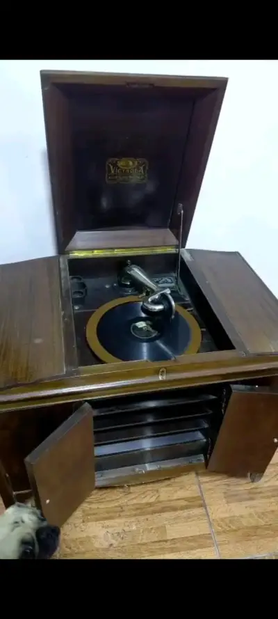 Gramófono Victor Talking Machine Co. antiguo - miniatura 2
