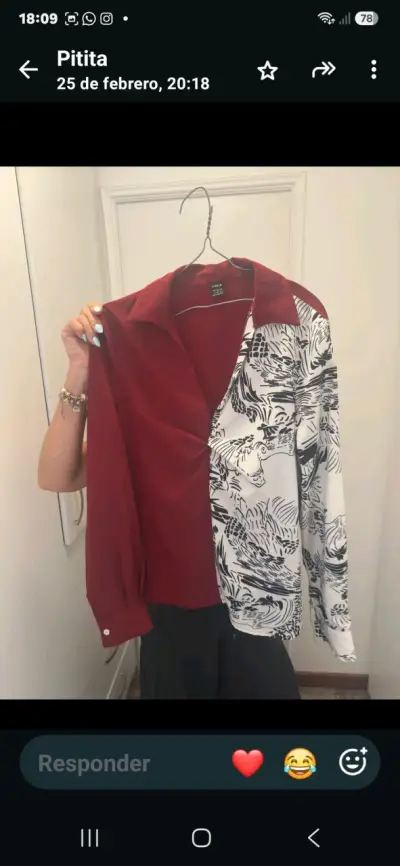 Blusa bicolor con diseño asimétrico - miniatura 1