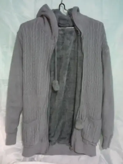 Chaqueta de lana gris con capucha para mujer - miniatura 1