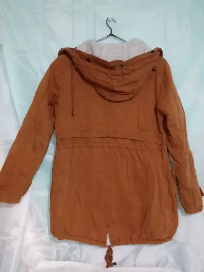 Parka de mujer color camel con capucha - miniatura 2