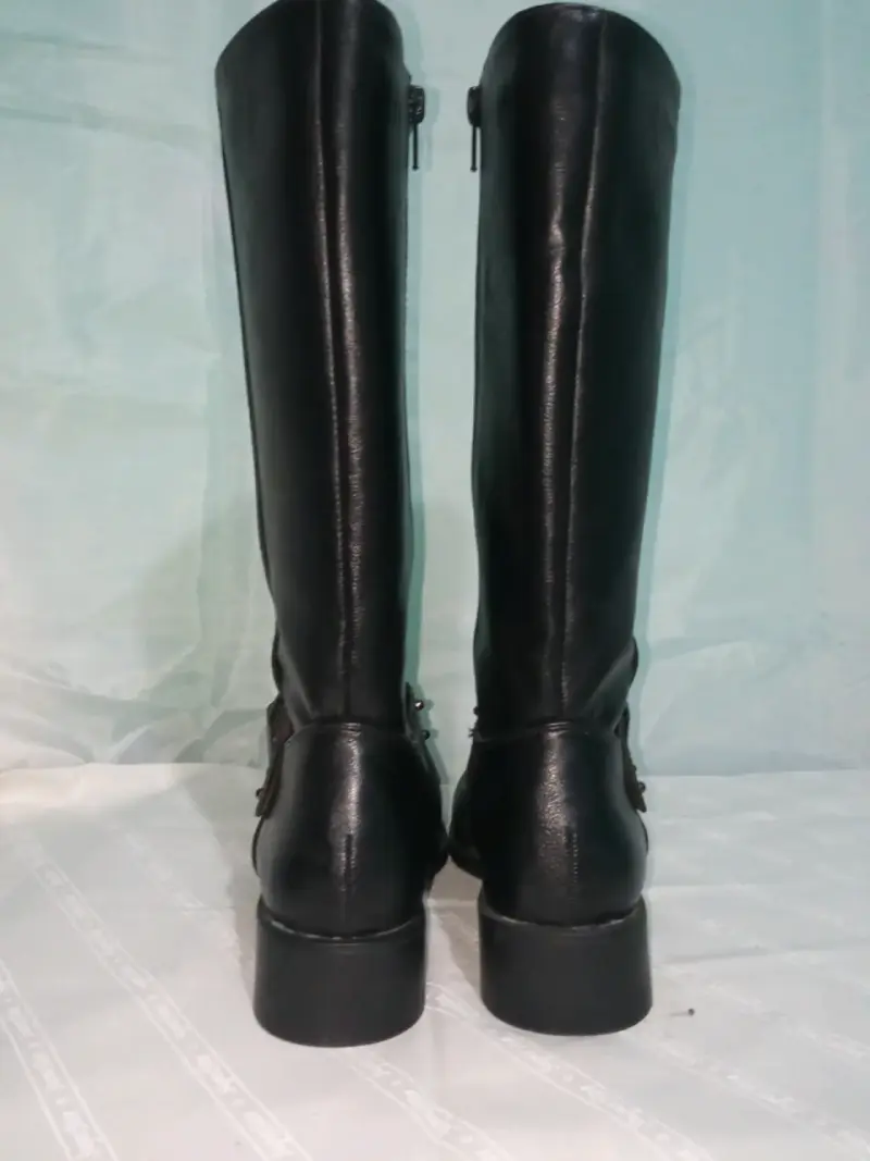 Botas negras de cuero con tachuelas - 3