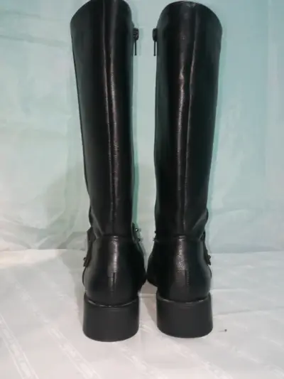 Botas negras de cuero con tachuelas - miniatura 3