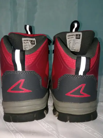 Botas de montaña rojas para trekking. Talla 30. - miniatura 3