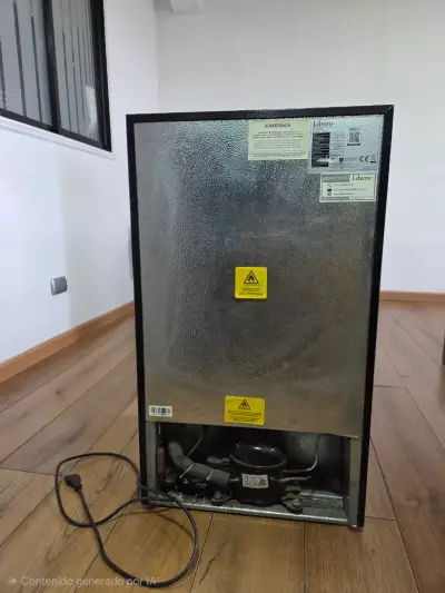 Refrigerador compacto Libero negro con congelador - miniatura 4