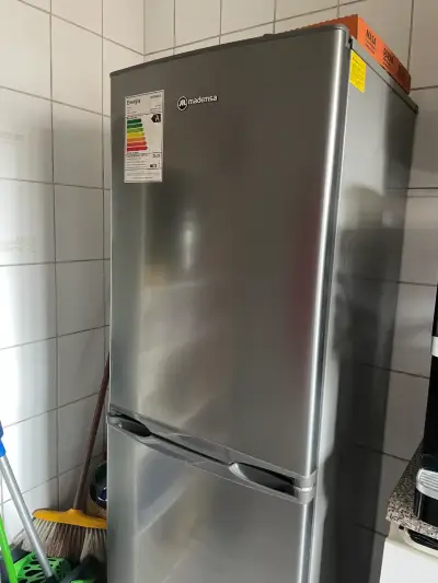 Refrigerador Mademsa de Dos Puertas en Buen Estado - miniatura 1