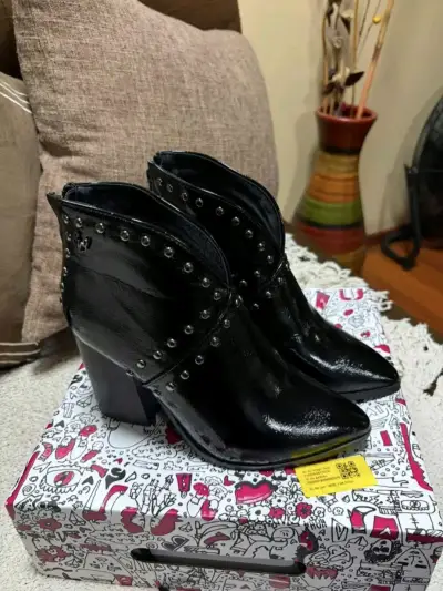 Botines de cuero negro con tachas - miniatura 1